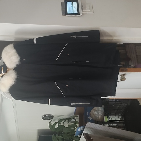 Parka coat, with real Fox collar, brought at Macy's The Fur Vault. - Picture 5 of 8